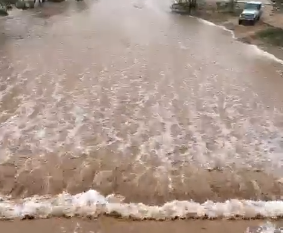 لقطات لجريان السيول بمحافظة الحريق