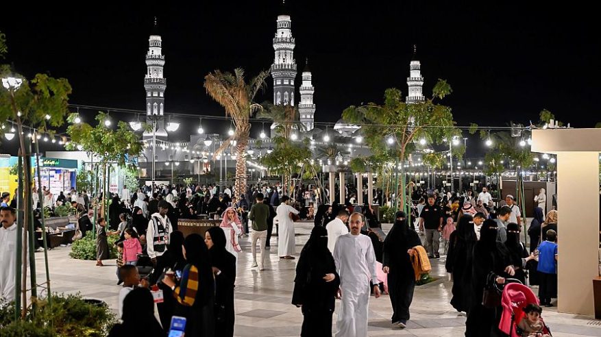 جادة قباء متنفس أهالي المدينة المنورة في رمضان