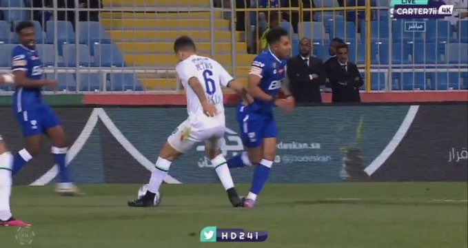 جماهير الهلال تطالب بمعاقبة بيتروس