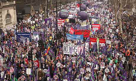 احتجاجات في بريطانيا تضامنا مع العاملين في الرعاية الصحية