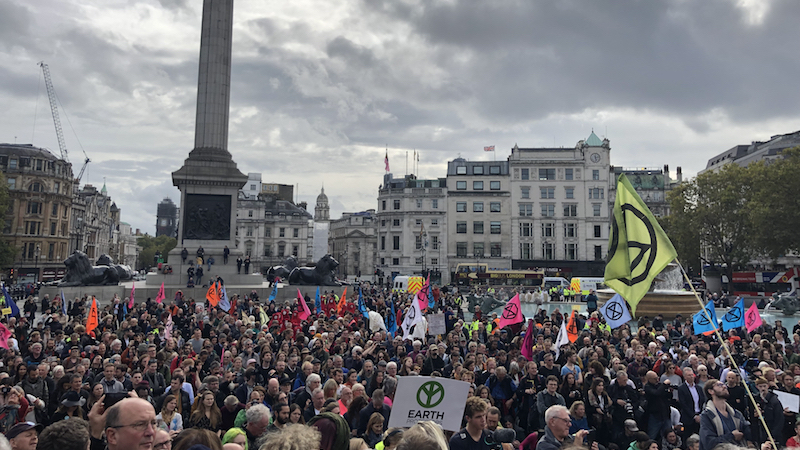 احتجاجات في بريطانيا تضامنًا مع العاملين في الرعاية الصحية