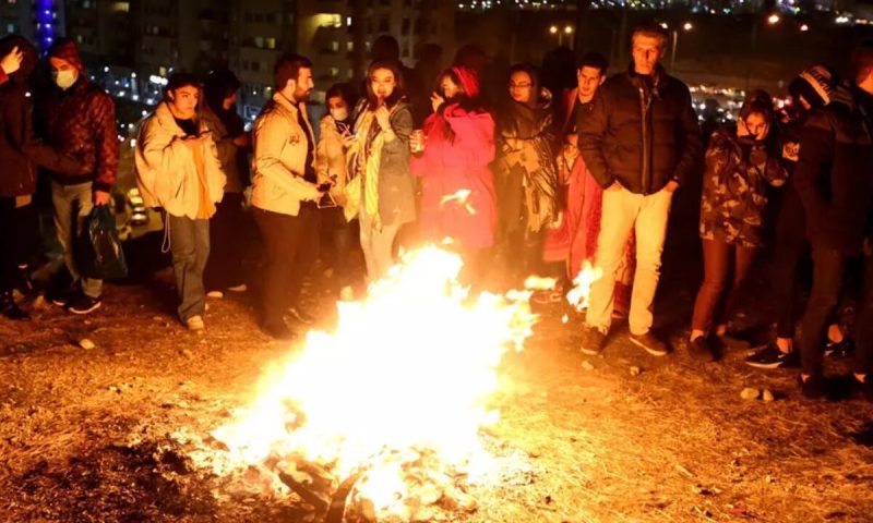 مهرجان النار في إيران يودي بحياة 11 شابا وآلاف الجرحى