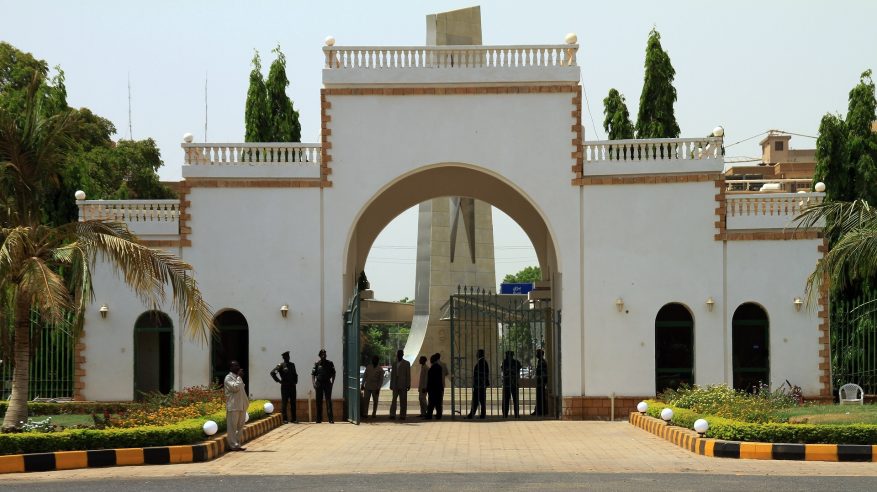 لقطات لقوات الدعم السريع أمام بوابة القصر الجمهوري بالسودان