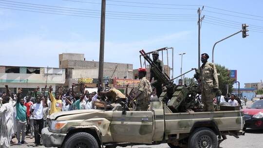 لحظة اقتحام قوات الدعم السريع لمنزل قائد الجيش السوداني