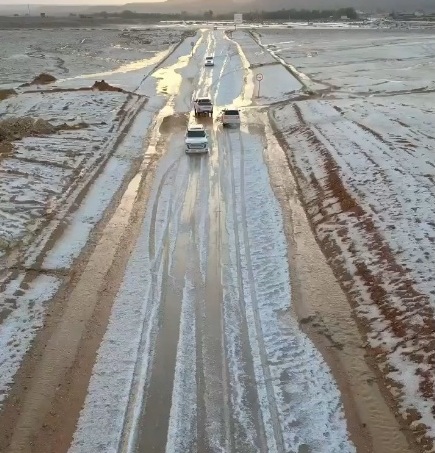 تصوير جوي لسيول وبرد وادي الركيه في سدير