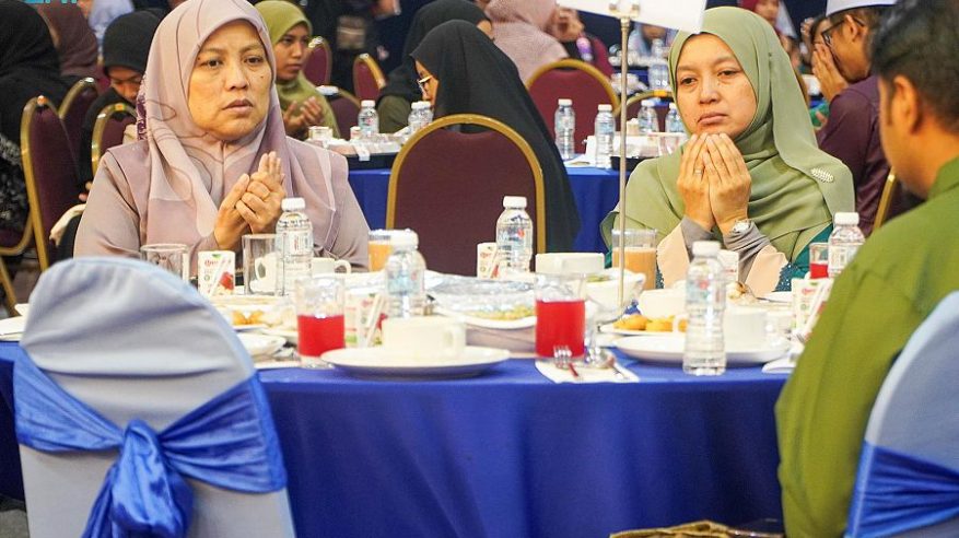 إطلاق برنامج خادم الحرمين لتفطير الصائمين في الجامعة الإسلامية بماليزيا