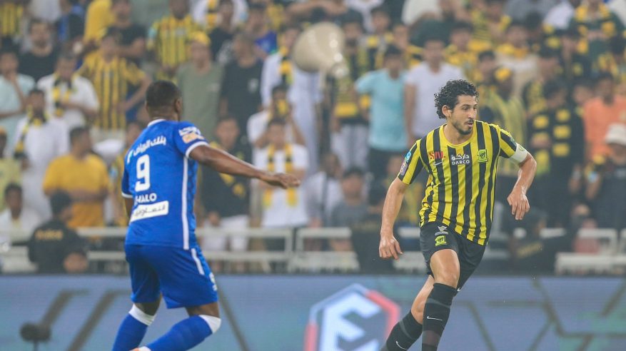 التعادل السلبي يحسم الشوط الأول بين الاتحاد والهلال