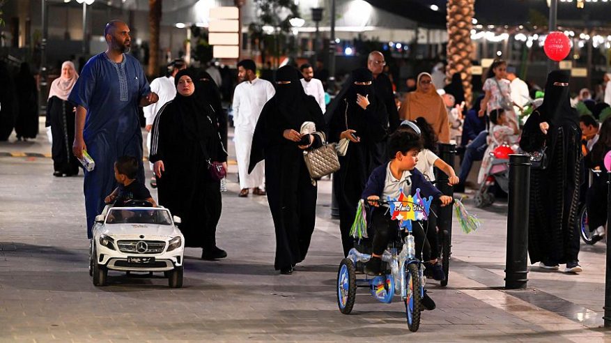 جادة قباء تجذب زوار وأهالي المدينة المنورة في العيد