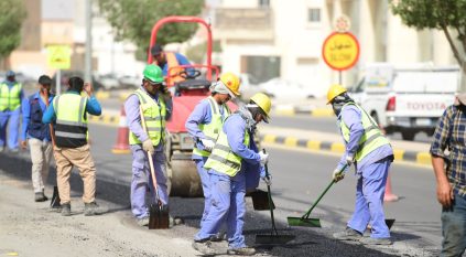 إلزام مقاولين مخالفين للشروط بإعادة السفلتة في عنيزة