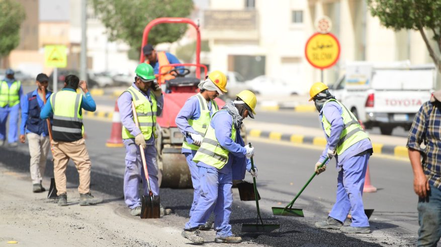 إلزام مقاولين مخالفين للشروط بإعادة السفلتة في عنيزة