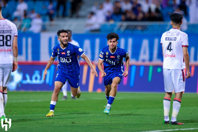 الهلال والرائد