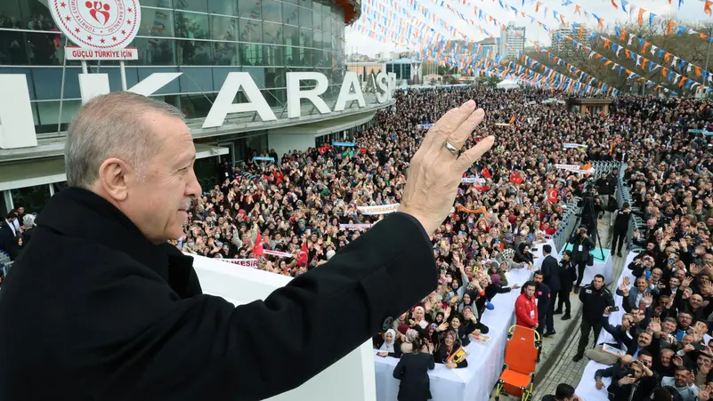 خصم أردوغان يتفوق عليه في استطلاعات الرأي