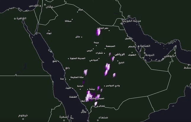 أمطار رعدية على جنوب غرب ووسط السعودية الآن