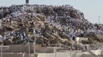 مشهد مهيب لضيوف الرحمن في صعيد عرفات