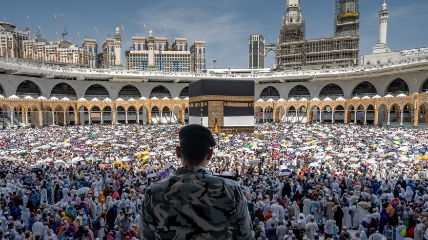 حجاج بيت الله الحرام .. طبتم آمنين