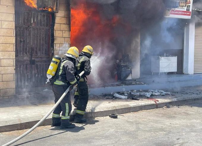 حريق يلتهم محلًّا تجاريًّا في تبوك