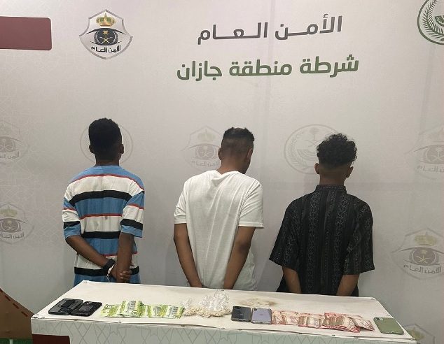 القبض على 3 مروجين وإحباط تهريب القات في جازان