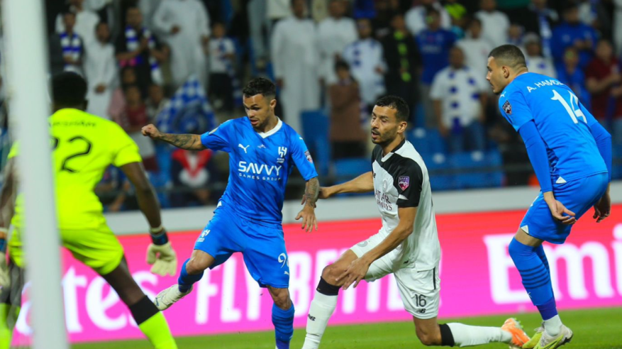 ميشايل يُحرز الهدف الأول لـ الهلال ضد السد