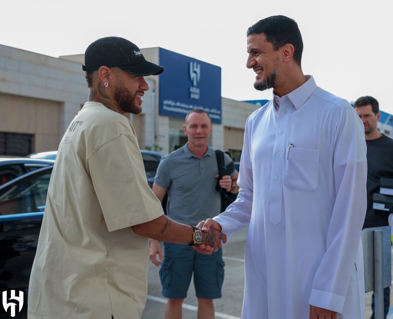 نيمار في مقر الهلال