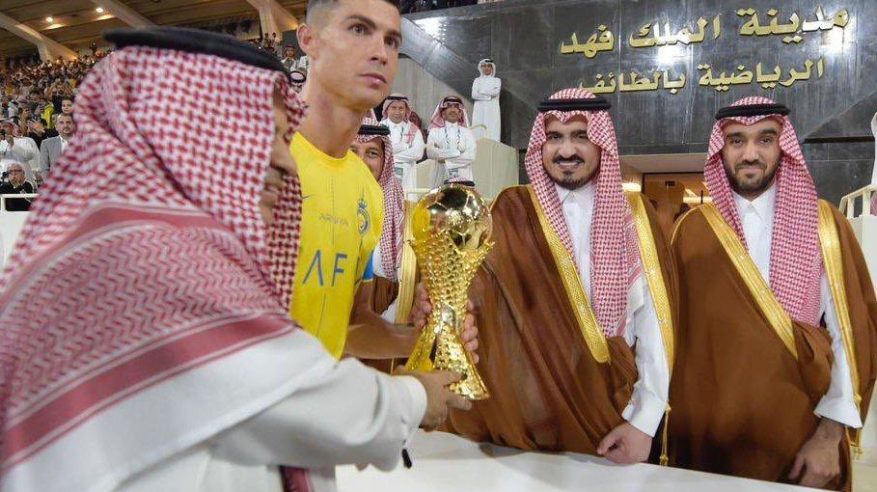 بدر بن سلطان يتوج النصر بالبطولة الأغلى