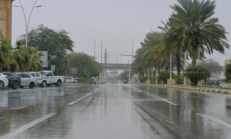 المدني: أمطار رعدية بمعظم المناطق حتى السبت