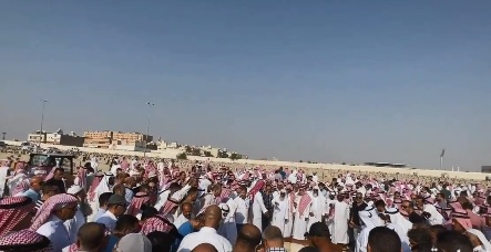 أهالي الأحساء يشيعون 5 جثامين لأفراد العائلة الأردنية المتوفين في حادث سير