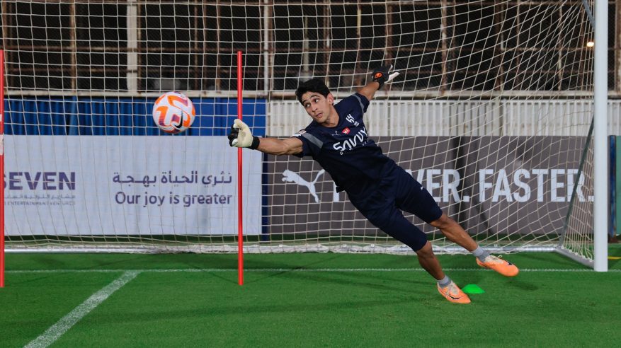 بونو خارج تشكيل مباراة الهلال ضد الفيحاء المتوقع