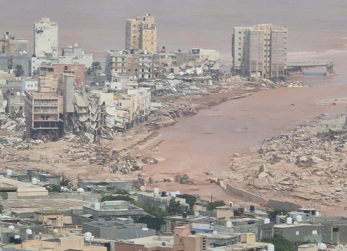 مأساة في درنة الليبية.. أحياء كاملة اختفت بسكانها والجثث تملأ الشوارع