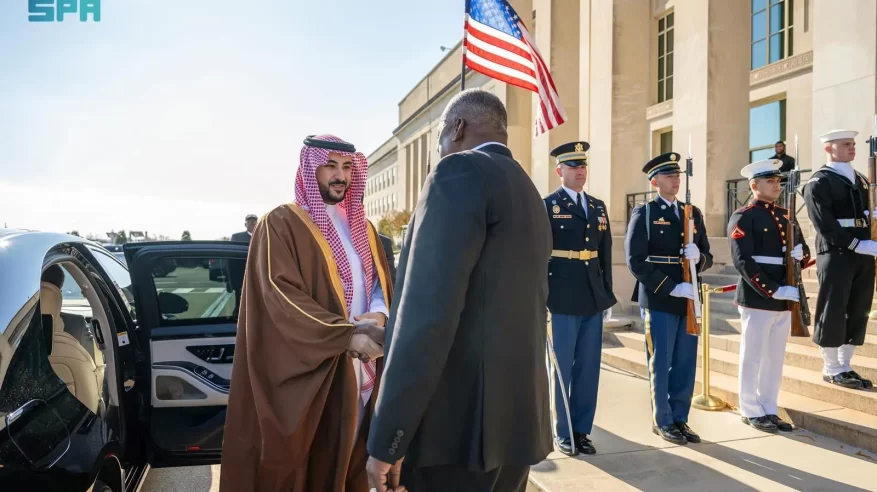 خالد بن سلمان يبحث التعاون ومستجدات الأوضاع مع نظيره الأمريكي وبلينكن