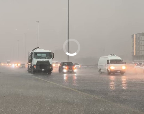 أمطار غزيرة على جدة والأرصاد تمدد الإنذار حتى الـ6 مساء