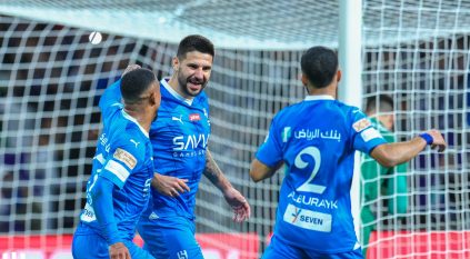 ثنائية ميتروفيتش تمنح الهلال التقدم ضد الرائد