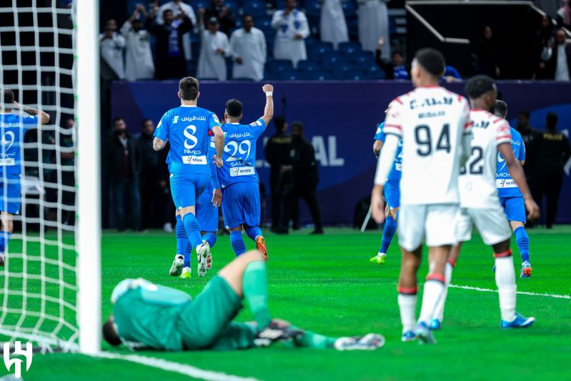 الهلال ضد الرائد