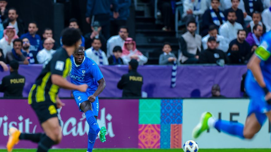 الهلال يتفوق على الاتحاد بثنائية في الشوط الأول