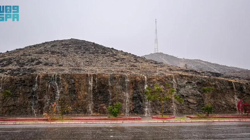 جريان السيول في الباحة بعد الأمطار الغزيرة