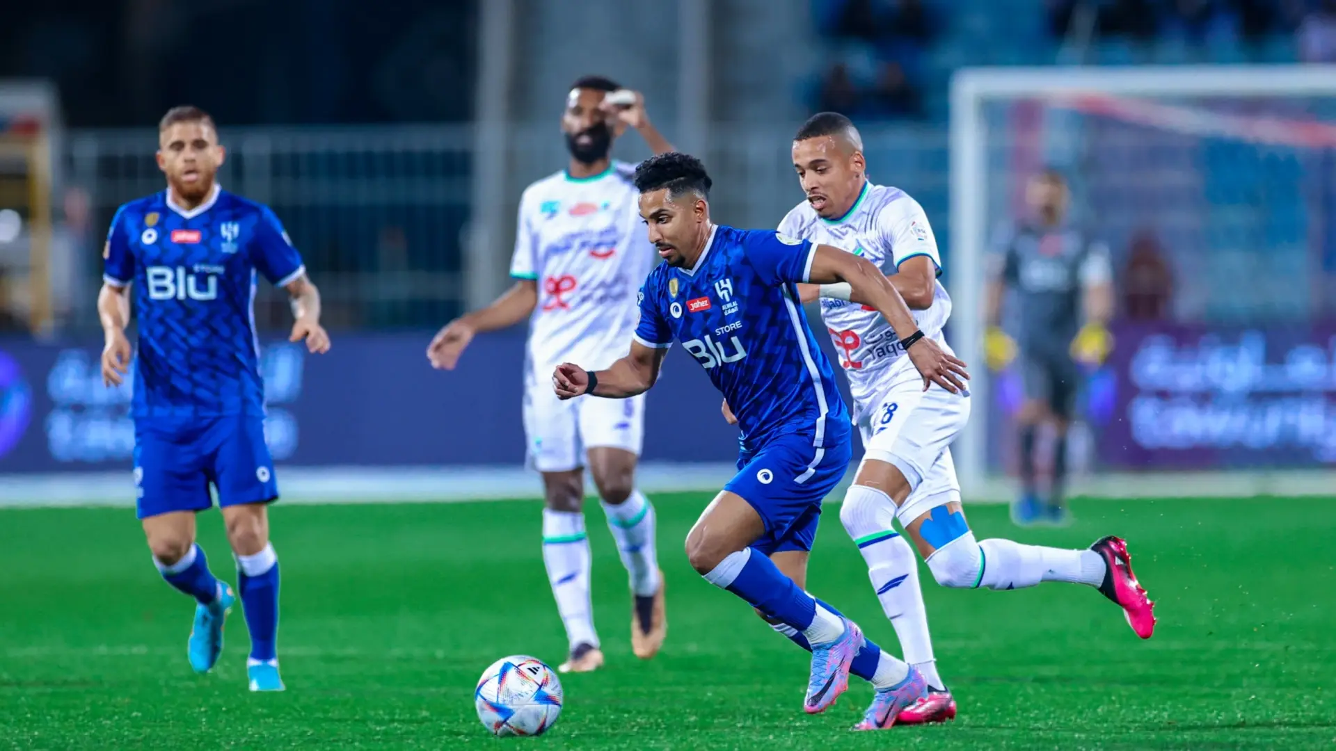 الهلال يواجه الفتح بدون نجم خط الوسط الدوسري بسبب الأصابة