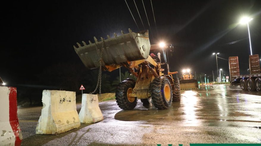 السيول تغلق مداخل طريق الوادي في الحريق