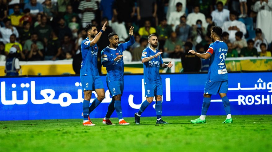 الهلال يواصل أرقامه القياسية ويهزم الخليج برباعية