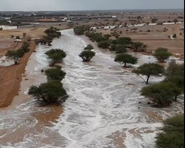 لقطات جوية لسيول شعيب بعثيران جنوب القويعية