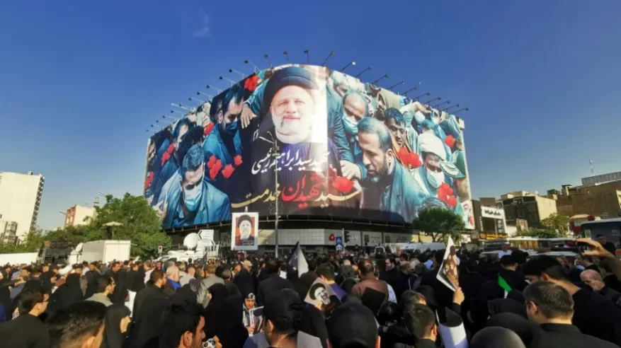 دفن الرئيس الإيراني في مشهد وانتخابات رئاسية أواخر يونيو