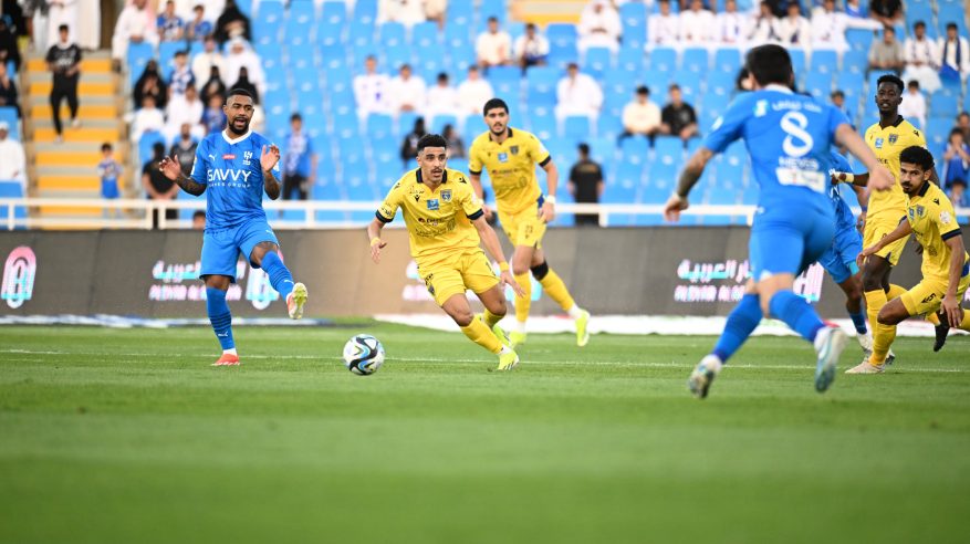 الهلال يتفوق على التعاون في الشوط الأول بهدف ميتروفيتش