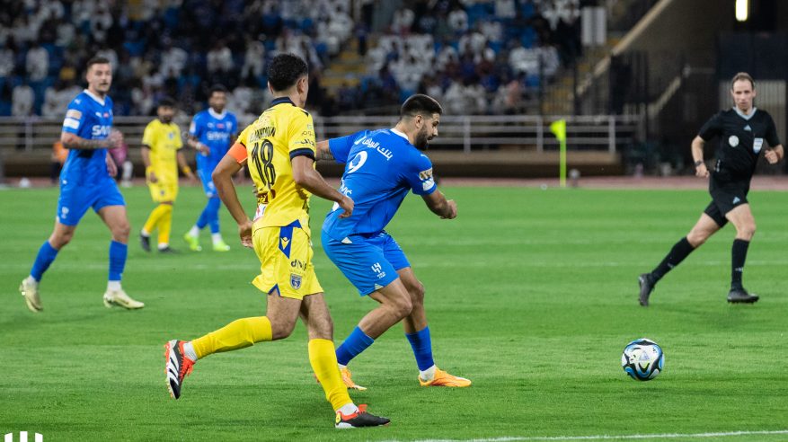 الهلال يقترب من التتويج بـ دوري روشن بثنائية في التعاون