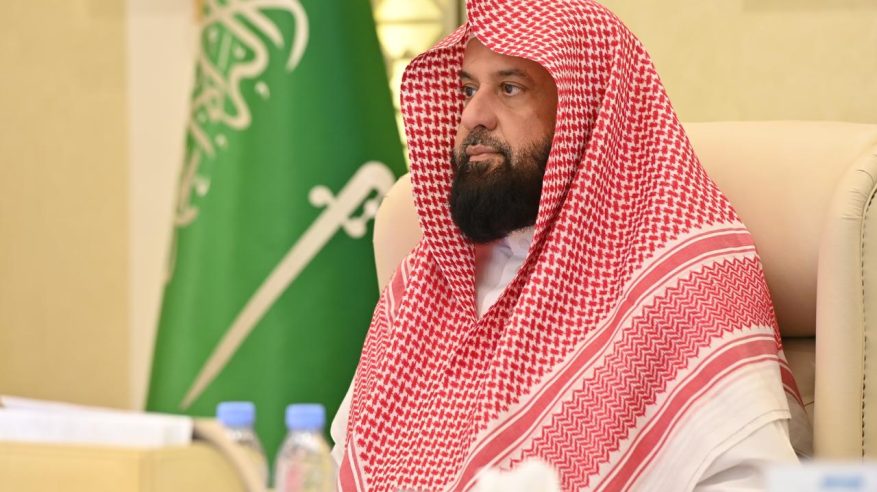 السند : ولي العهد يحرص على تعظيم شأن الصلاة وإقامتها