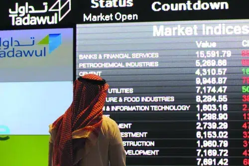 سوق الأسهم السعودية يغلق منخفضًا بتداولات 5.4 مليارات ريال