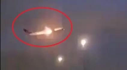فيديو اشتعال محرك طائرة بوينغ بالجو يثير أزمة جديدة