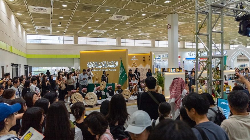إقبال كبير ومتزايد على جناح السعودية في معرض سيئول الدولي للكتاب