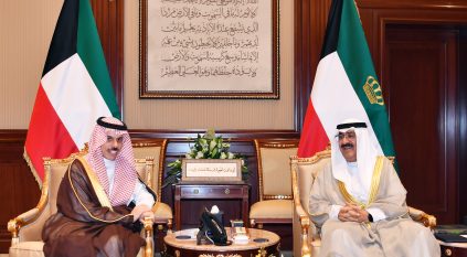 أمير الكويت يستقبل وزير الخارجية فيصل بن فرحان