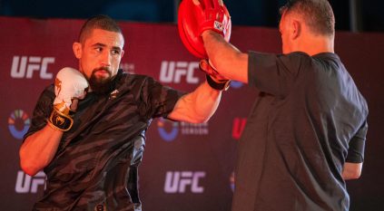UFC تصل الرياض ومواجهات نارية بين العالميين على الأوكاتجون غدًا