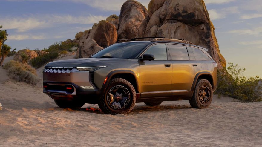 جيب تحمس عشاقها لسيارتها الكهربائية الجديدة Wagoneer S Trailhawk