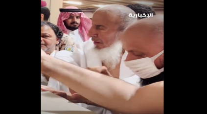 لقطات لسماحة مفتي السعودية خلال رمي الجمرات