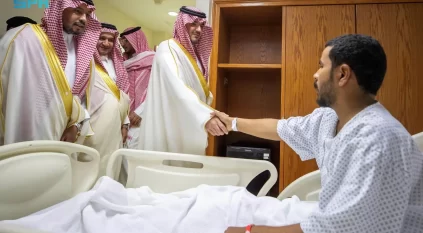 عبدالعزيز بن سعود يزور عددًا من المرضى في مستشفى قوى الأمن بمكة المكرمة